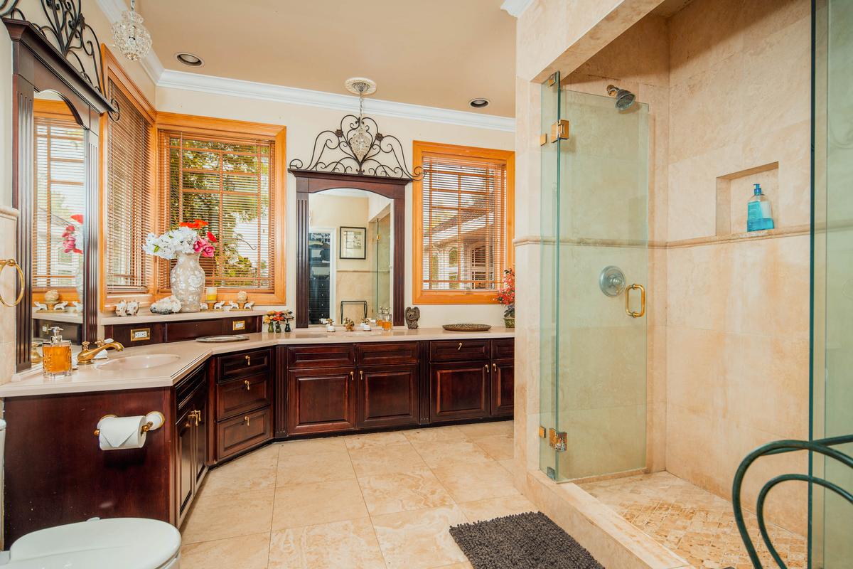 The master bath features custom cabinetry, tall ceilings, marble flooring, his and hers vanities, and a walk-in shower. (Courtesy of Sotheby’s International Realty Canada)