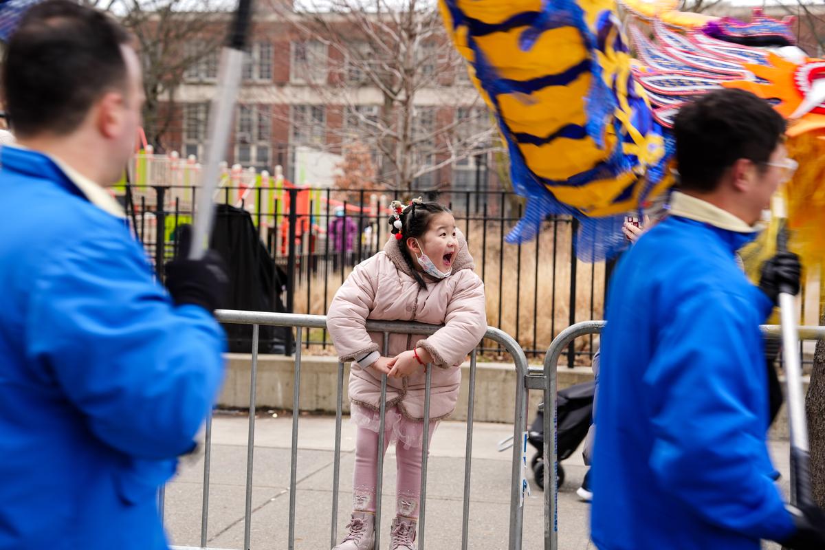  Audience members look on as Falun Gong practitioners participate in the Chinese New Year Parade in Flushing, N.Y., on Jan. 21, 2023. (Samira Bouaou/The Epoch Times)