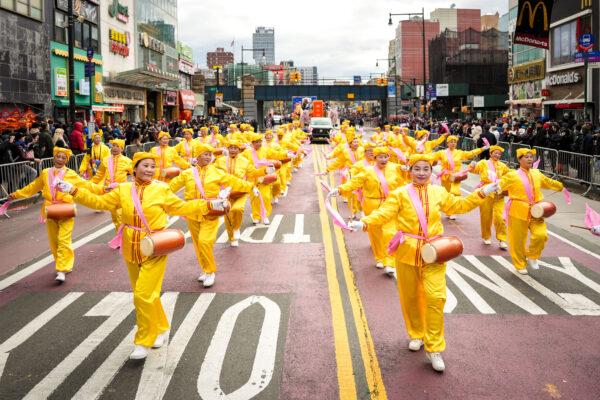 Falun Gong practitioners take part in the Chinese New Year Parade in Flushing, New York, on Jan. 21, 2023 (Samira Bouaou/The Epoch Times)