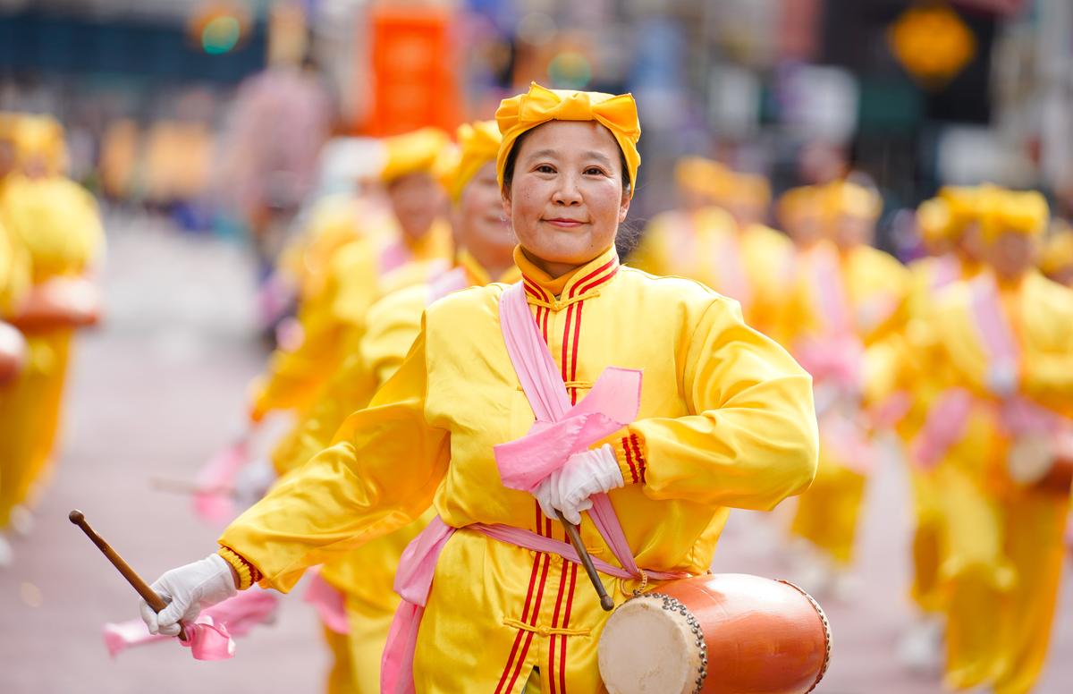 Falun Gong practitioners participate in the Chinese New Year Parade in Flushing, N.Y., on Jan. 21, 2023. (Samira Bouaou/The Epoch Times)