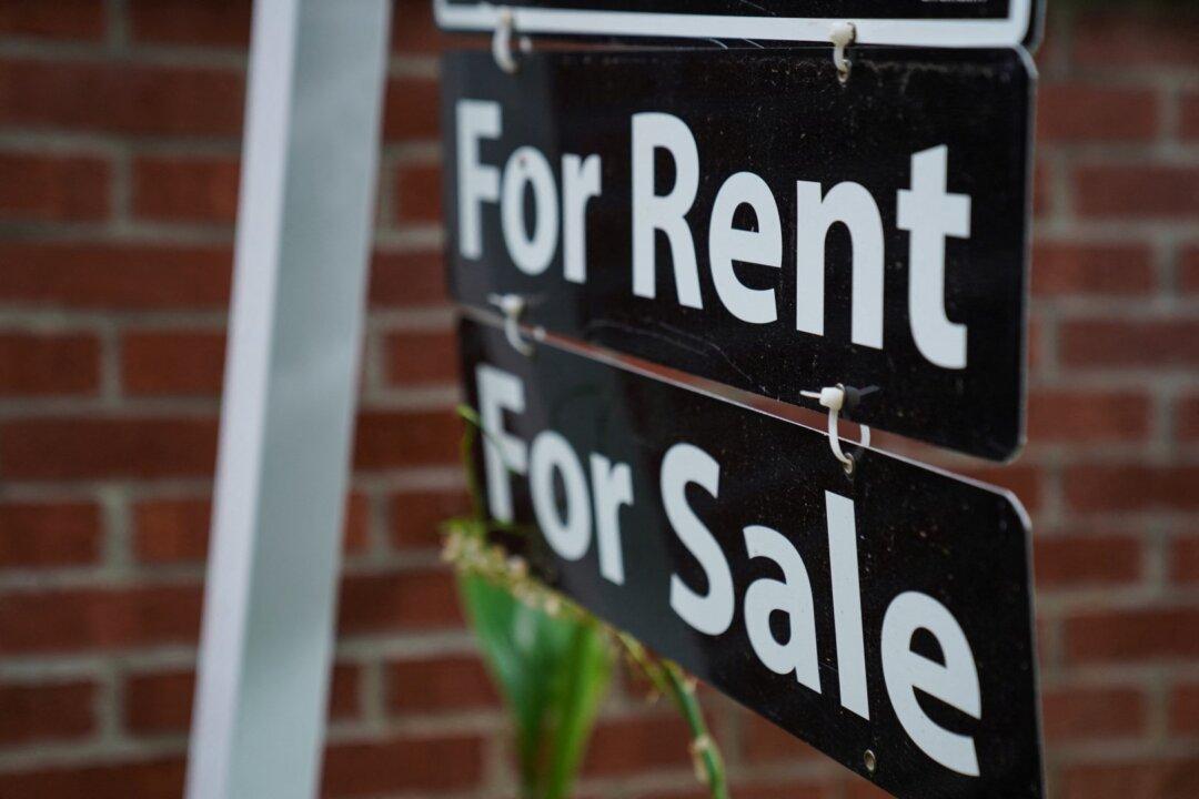 US Home Sales Drop to 12-year Low; Price Growth Cools