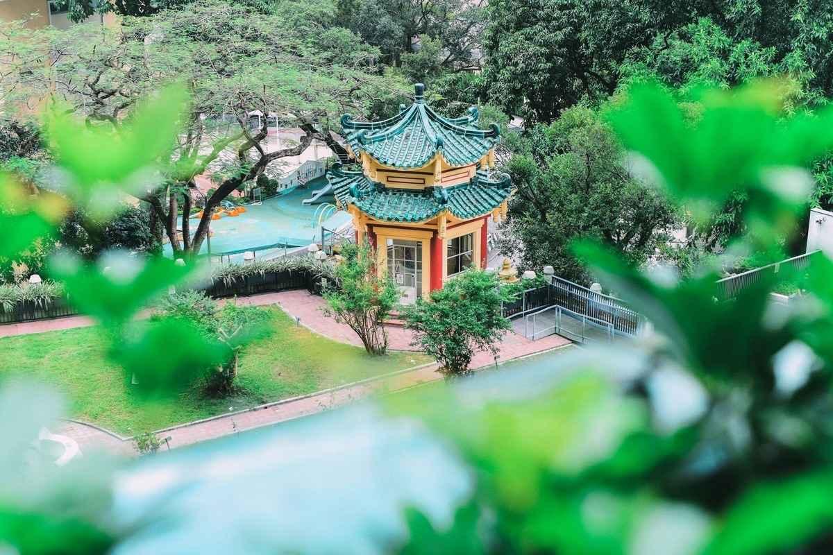 <span style="font-weight: 400;">Garden view of the Haw Par Mansion in Tai Hang, Hong Kong. (Courtesy of Hong Kong Reminiscence)</span>