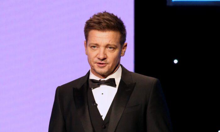 Jeremy Renner Says Broke More Than 30 Bones in Snow Clearing Accident