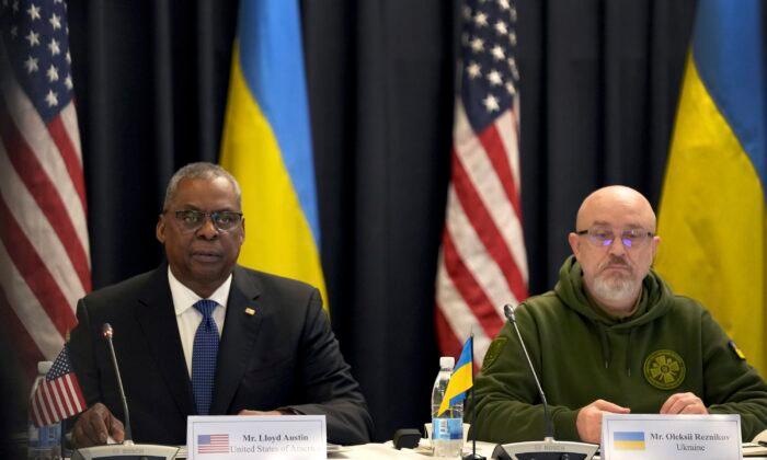 Bipartisan Quartet Seeks to Establish Federal Watchdog Over US Aid to Ukraine