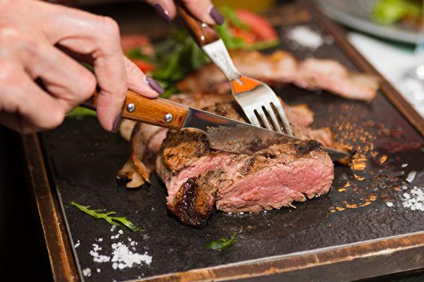 Red meat has more nutrients than iron supplements. (Eight Photo/Shutterstock)