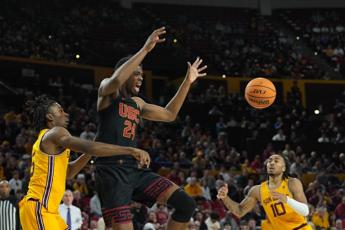 USC Builds 24-Point Lead, More Than Enough to Outlast Arizona St.