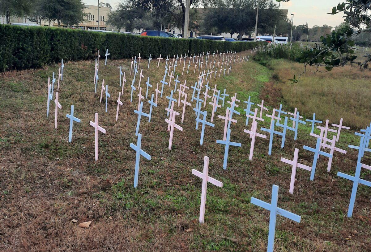 Holy Family Catholic Church in Orlando, Fla., displays pink and blue wooden crosses on Jan. 22, 2023 in remembrance of babies lost in abortion while celebrating Sanctity of Life Sunday on the 50th anniversary of the Roe v. Wade decision by the U.S. Supreme Court. (Courtesy of Lori Bontell)