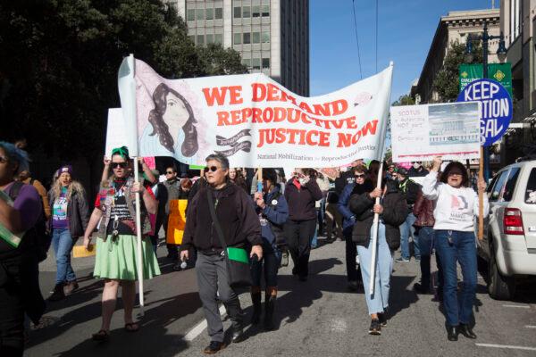 Pro-abortion protesters march into San Francisco’s Civic Center Plaza to counter the Walk for Life West Coast on Jan. 21, 2023. (Lear Zhou/The Epoch Times)
