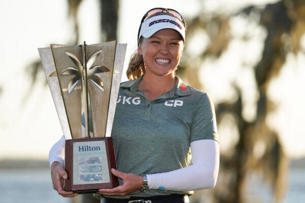 Brooke Henderson holds up the championship trophy after winning the LPGA Hilton Grand Vacations Tournament of Champions, in Orlando, Fla., on Jan. 22, 2023. (John Raoux/AP Photo)