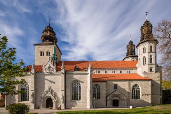 The south façade of Visby cathedral is an impressive example of the Romanesque style. To the left is the great chapel, and to the right is the so-called bridal portal. This magnificent portal dates from the 13th century and is decorated with floral ornaments and influences from Westphalia, as many Germans who lived in Gotland originally came from there. (<a href="https://www.shutterstock.com/g/Danita+Delimont">Danita Delimont</a>/<a href="https://www.shutterstock.com/image-photo/sweden-gotland-island-visby-cathedral-12th-2094922363">Shutterstock</a>)