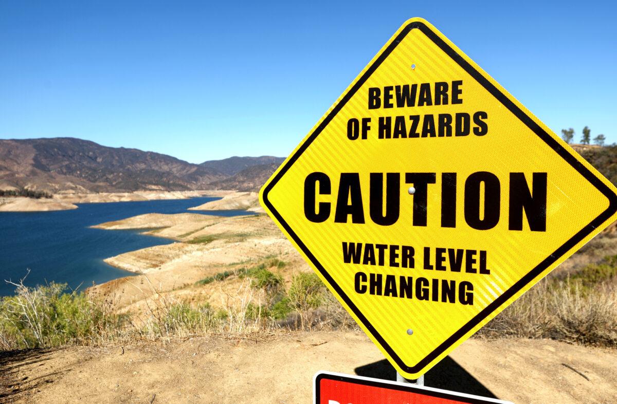 A caution sign is posted at the Castaic Lake reservoir in Los Angeles County in Castaic, Calif., on Oct. 4, 2022. (Mario Tama/Getty Images)