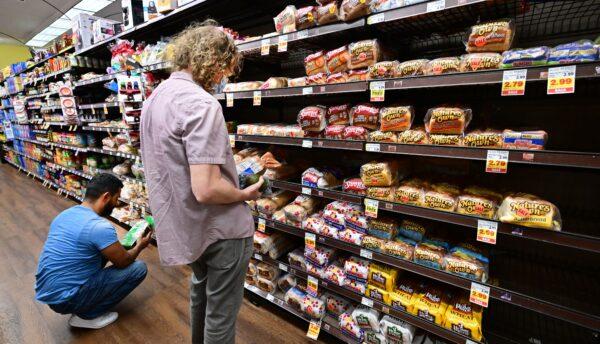 People shop for bread at a supermarket in Monterey Park, Calif., on Oct. 19, 2022. (Frederic J. Brown/AFP via Getty Images)