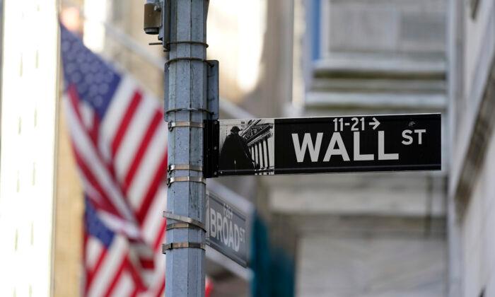 Stocks Drift on Wall Street as Earnings Reports Rev Up