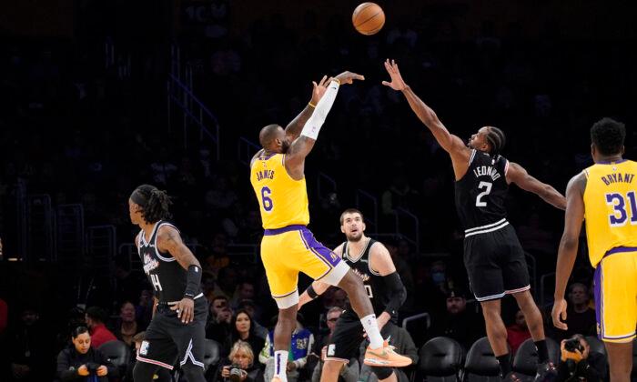 LeBron Scores 46 Points With 9 3s, but Clippers Rout Lakers
