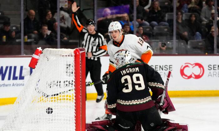 Fowler Scores Twice, Ducks Knock Off Coyotes 5–2