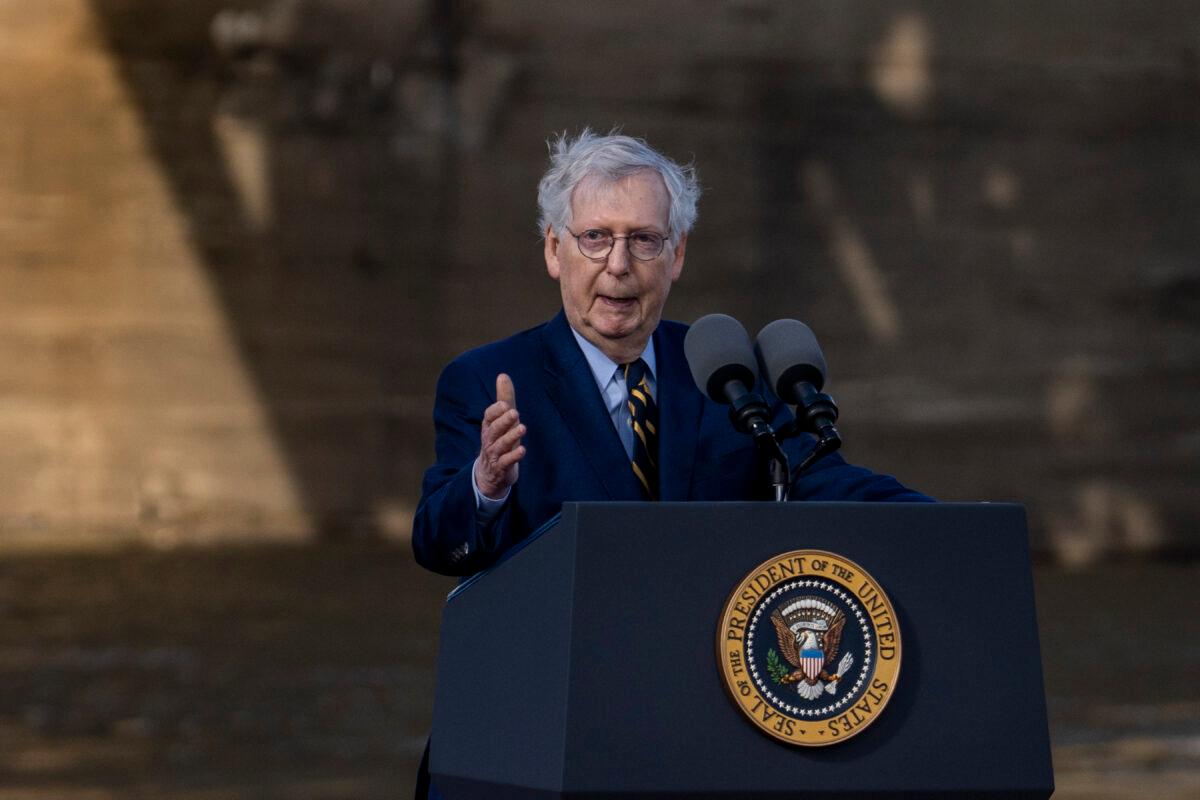 U.S. Sen. Mitch McConnell delivers remarks to a crowd after meeting with President Joe Biden, Kentucky Gov. Andy Beshear, and Ohio Gov. Mike DeWine in front of the Brent Spence Bridge in Covington, Ky., on Jan. 4, 2023. (Michael Swensen/Getty Images)