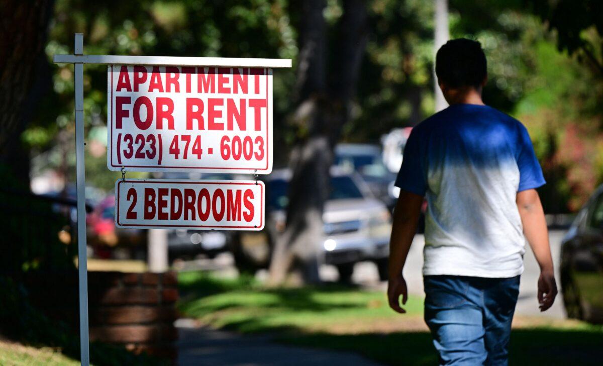 An apartment for rent sign is posted in South Pasadena, Calif., on Oct. 19, 2022. (Frederic J. Brown/AFP via Getty Images)