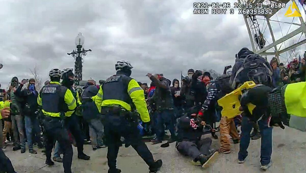 D.C. police officer Daniel Thau drops a protester with a taser at the U.S. Capitol on Jan. 6, 2021. (Metropolitan Police Department/Screenshot via The Epoch Times)