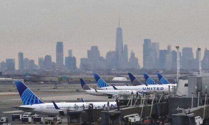 United Airlines Resumes Flights After Brief Nationwide Ground Stop