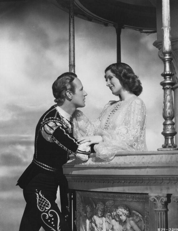 Romeo (Leslie Howard) courts Juliet (Norma Shearer), in "Romeo and Juliet." (MovieStillsDB)