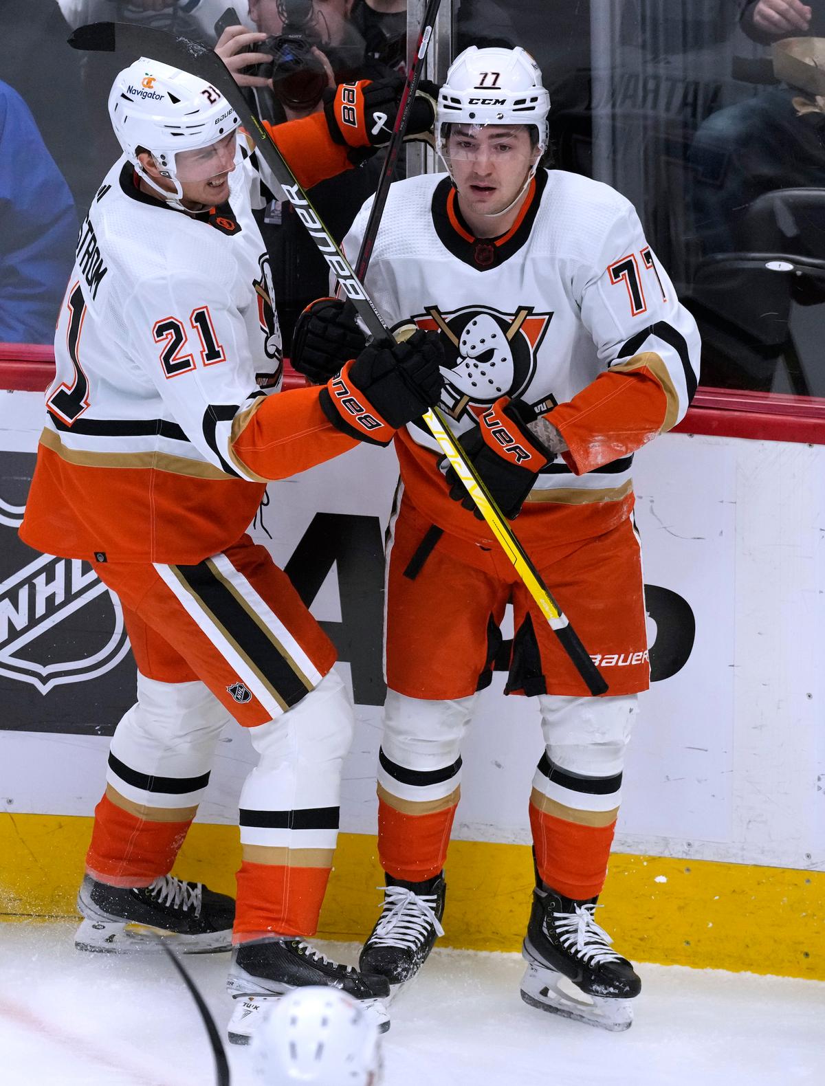 Vatrano’s Hat Trick, Big 3rd Period Help Ducks Stun Avs 5–3