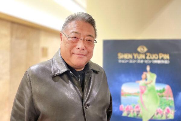 Mr. Iwamoto Yasuhiro, the president of Japan’s largest truck sales network U-Truck Net, attends Shen Yun Performing Arts at the Aichi Prefectural Art Theater in Nagoya, Japan, on Jan. 27, 2023. (Niu Bin/The Epoch Times)