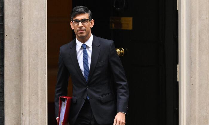 UK PM Sunak Refuses to Sack Tory Chairman Zahawi as Probe Into Tax Row Continues