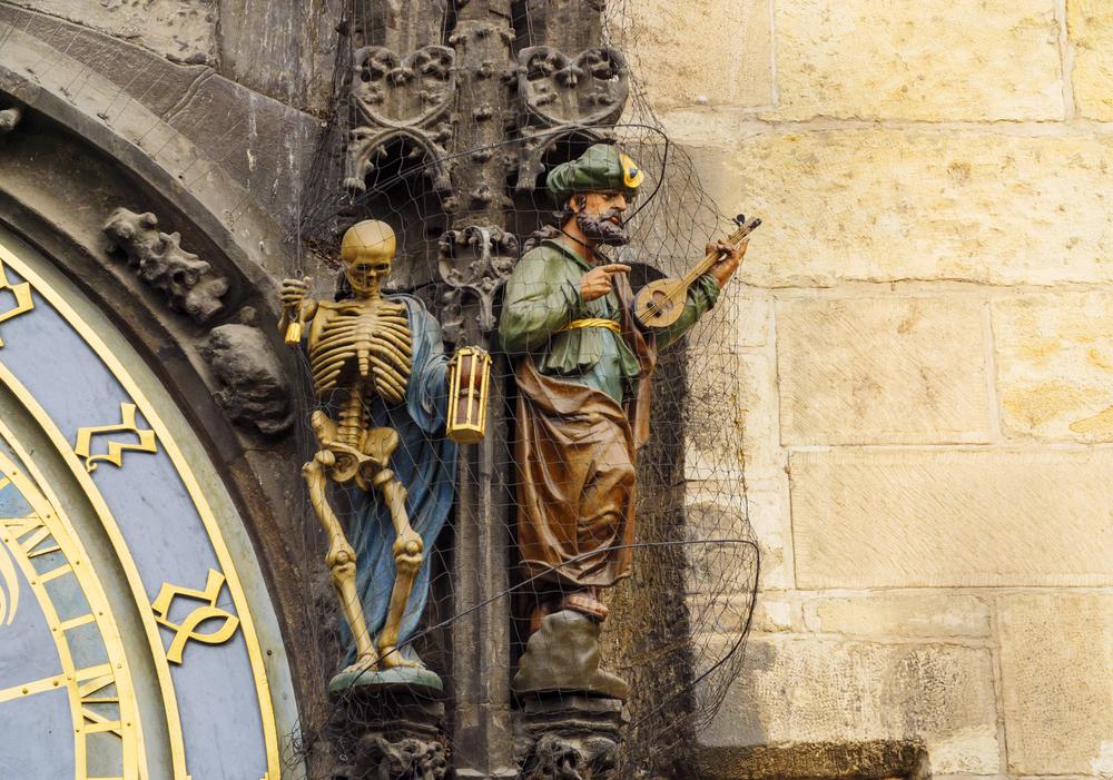 The skeleton and Turk statues on the clock. (Framalicious/Shutterstock)