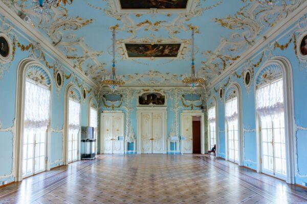 The foyer of the Hermitage Theatre is a sumptuous room decorated in 1903 by architect Leonty Benois, in the French Rococo style. The blue walls are decorated with gilded plant garlands, and Rocaille elements (a type of Rococo ornamentation based on curves and nature-inspired elements) on the picture frames, wall panels, windows, and doors. The paintings on the ceilings are copies of 17th-century paintings by Luca Giordano, depicting mythological scenes. (Mistervlad/Shutterstock)