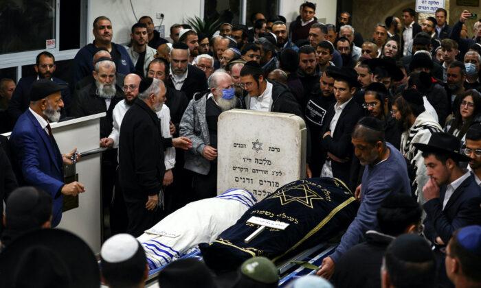 Israel Accelerates Gun Ownership Process in Response to Terror Shooting at Synagogue