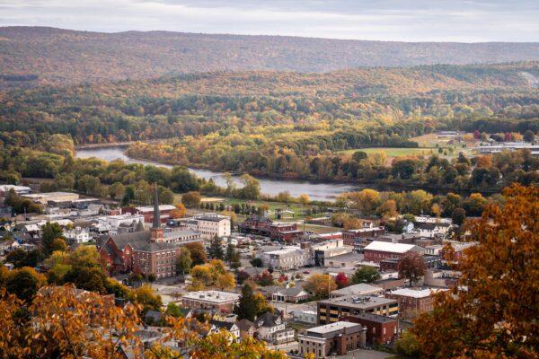 Point Peter overlooks Port Jervis, New York, as well as the states of New Jersey, Pennsylvania, and the Delaware River, in Port Jervis, N.Y., on Oct. 23, 2022. (Samira Bouaou/The Epoch Times)