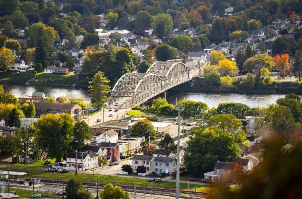 The view of downtown Port Jervis at Elks-Brox Memorial Park in Port Jervis, N.Y., on Oct. 9, 2022. The Mid-Delaware Bridge connects Pennsylvania and New York. (Chung I Ho/The Epoch Times)
