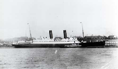 Floyd Gibbons was aboard the SS Laconia when it was sunk in 1917. (Public Domain)