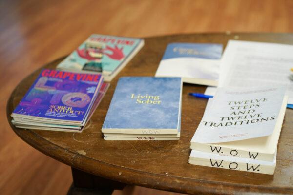 Books on a coffee table in the living room of the Sober Village in the Town of Deerpark, N.Y., on Jan. 25, 2023. (Cara Ding/The Epoch Times)