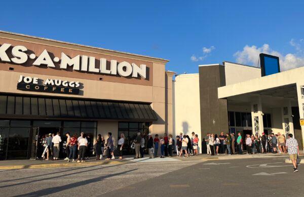 Fans of Florida Gov. Ron DeSantis wait to file into a Books-A-Million where he was signing copies of his just-released book in Leesburg, Fla., on Feb. 28, 2023 (Nanette Holt/The Epoch Times)