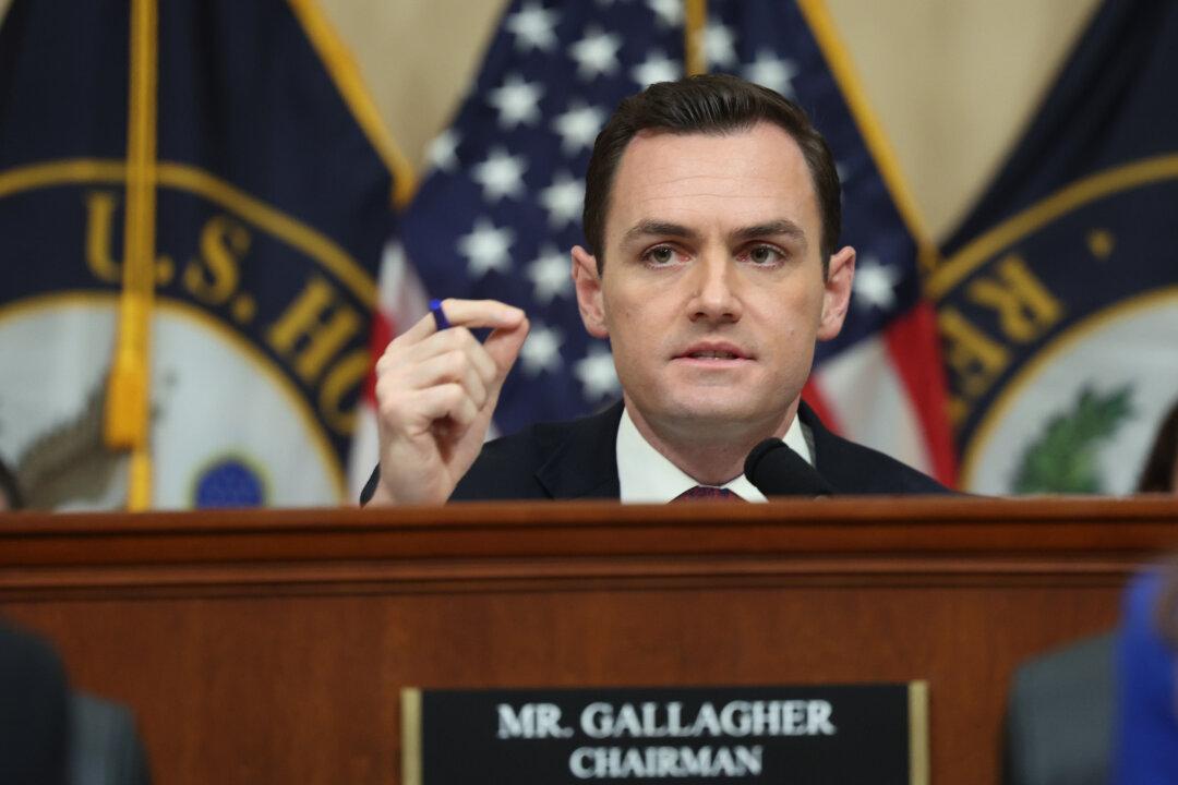 House China Panel Calls for US to Surge Missiles, Troops to Taiwan