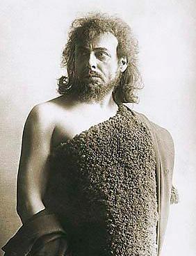 Karl Perron as Jochanaan in the opera "Salome," cropped from a postcard published in 1907. (Public Domain)