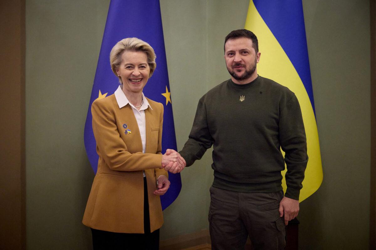 Ukrainian President Volodymyr Zelenskyy (R) and European Commission President Ursula von der Leyen (L) pose for a picture ahead of the EU summit in Kyiv, Ukraine, on Feb. 2, 2023. (Ukrainian Presidential Press Service/Handout via Reuters)