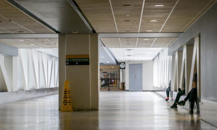 Fire in Houston Airport Locker Room Delays Morning Flights