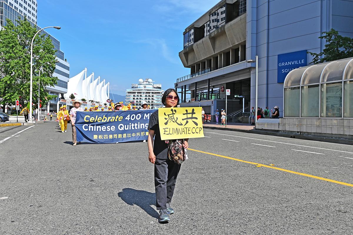 Elsa Chan participating in a rally “Celebrating Four Hundred Million Chinese Quitting the CCP.” in Vancouver, Canada on Aug. 20, 2022. (Hugh Zhao/The Epoch Times)
