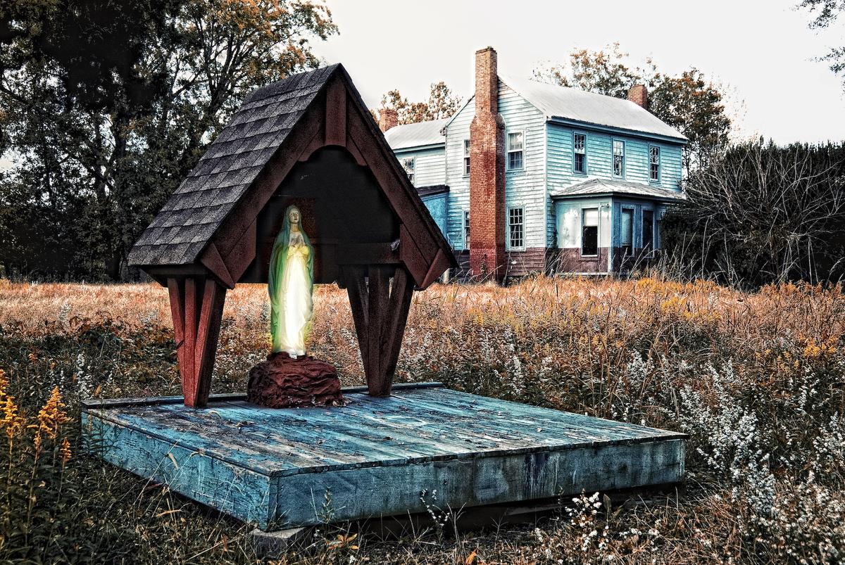 "The Blue Madonna," a home in Chesapeake, Virginia, photographed in 2010. (Courtesy of Michael Wade)