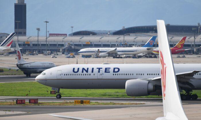 Cabin Pressure Worries: United Airlines Flight Drops 28,000 Feet in 10 Minutes