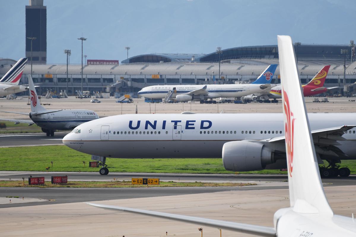 Cabin Pressure Worries: United Airlines Flight Drops 28,000 Feet in 10 Minutes