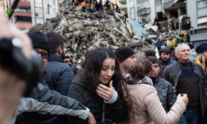 Rescuers Scramble in Turkey, Syria After Quake Kills 4,000