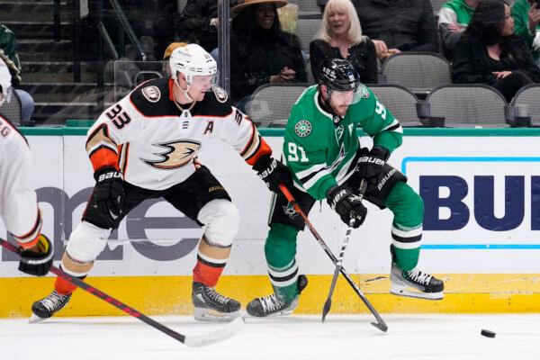 Anaheim Ducks' Jakob Silfverberg (33) and Dallas Stars' Tyler Seguin (91) compete for control of the puck in the second period of an NHL hockey game in Dallas on Feb. 6, 2023. (Tony Gutierrez/AP Photo)