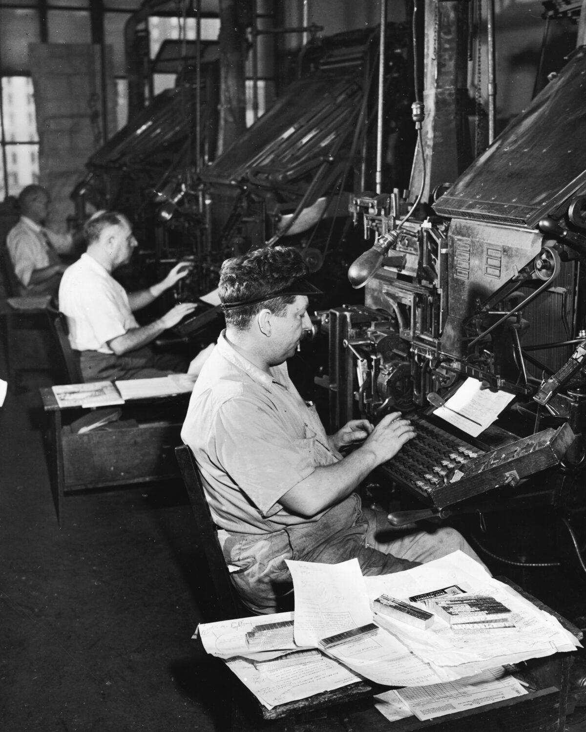 A row of linotype operators at work in a newspaper office, Atlanta, Georgia, in the 1950s. (Lawrence Thornton/Getty Images)