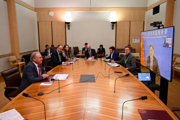 Australian Trade Minister Don Farrell (left) speaks to China's Minister of Commerce Wang Wentao during a meeting via teleconference at Parliament House in Canberra, Australia, on Feb. 6, 2023. (Lukas Coch - Pool/Getty Images)