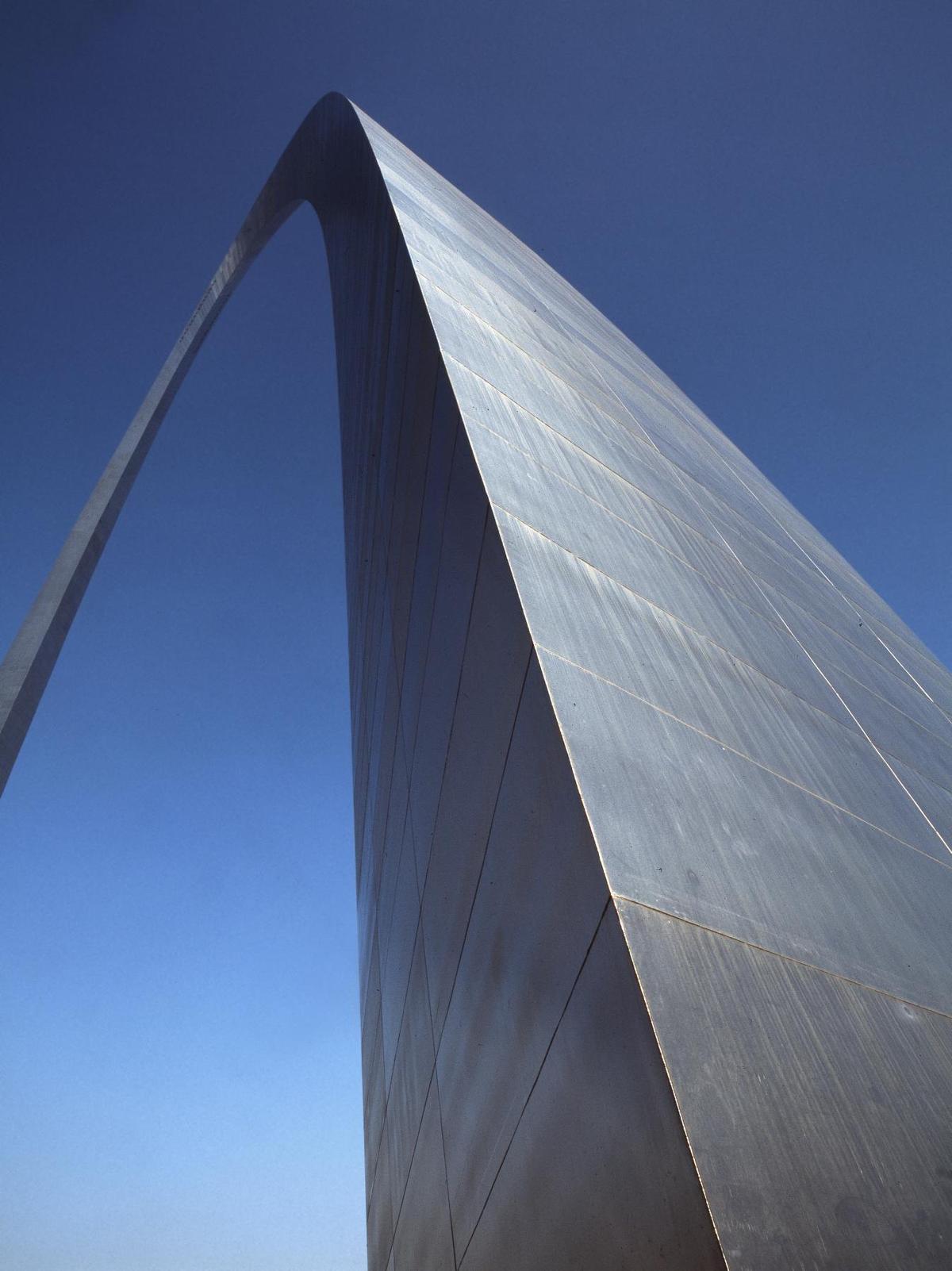 Close-up view of the Gateway Arch. Library of Congress. (Public Domain)