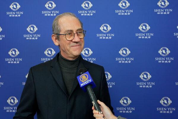 Shen Yun Brings Audience in Lyon Hope and Serenity