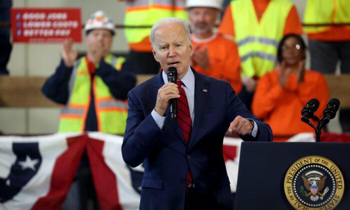 Biden Courts Working-Class Voters in Visit to Wisconsin Union Training Center